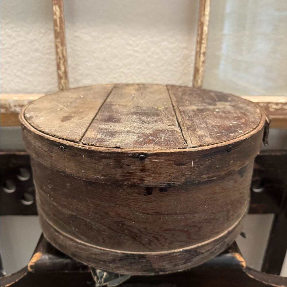 Vintage Wooden Round Box - Picture 3 of 6